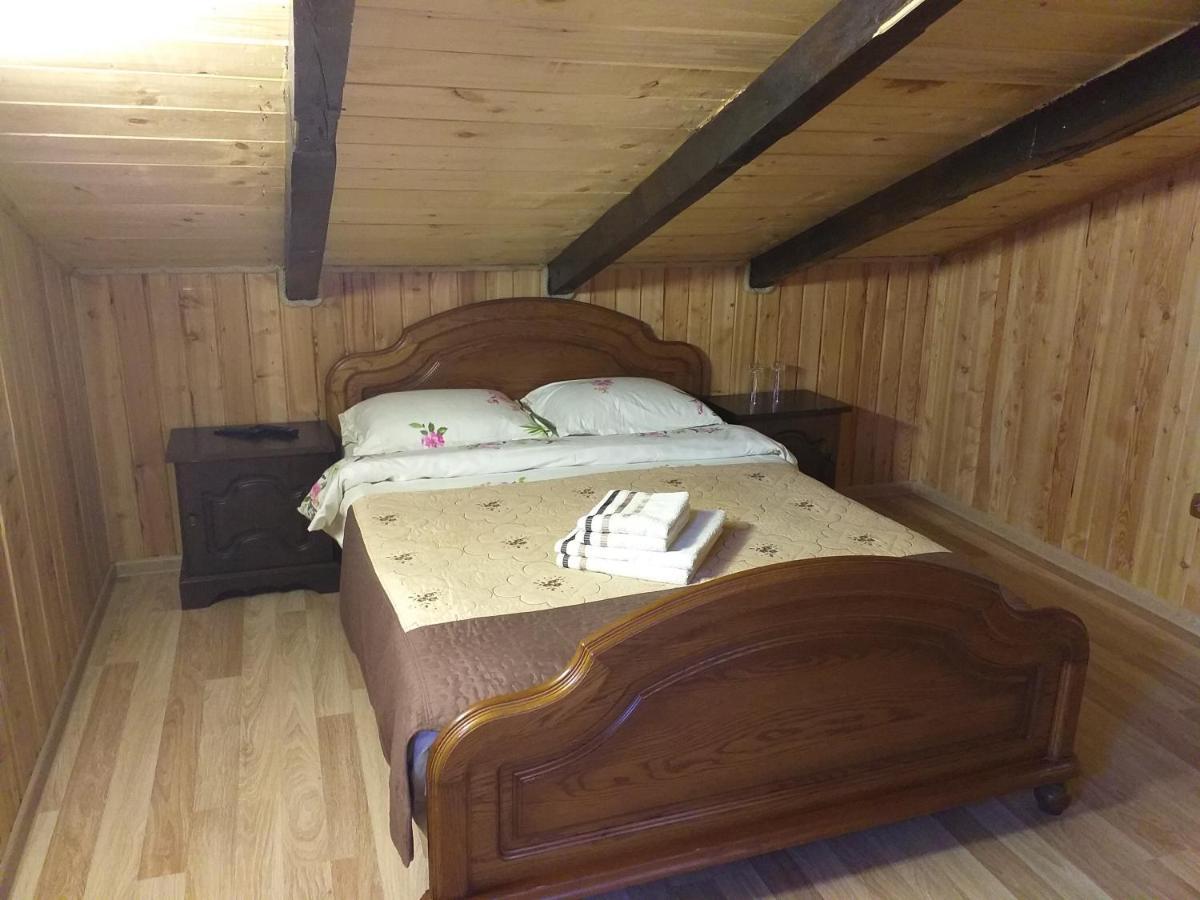Hanul Vanatorului Gura Humorului Buitenkant foto